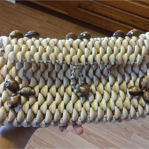 Handmade Shell Pouch - Picture 4 of 8